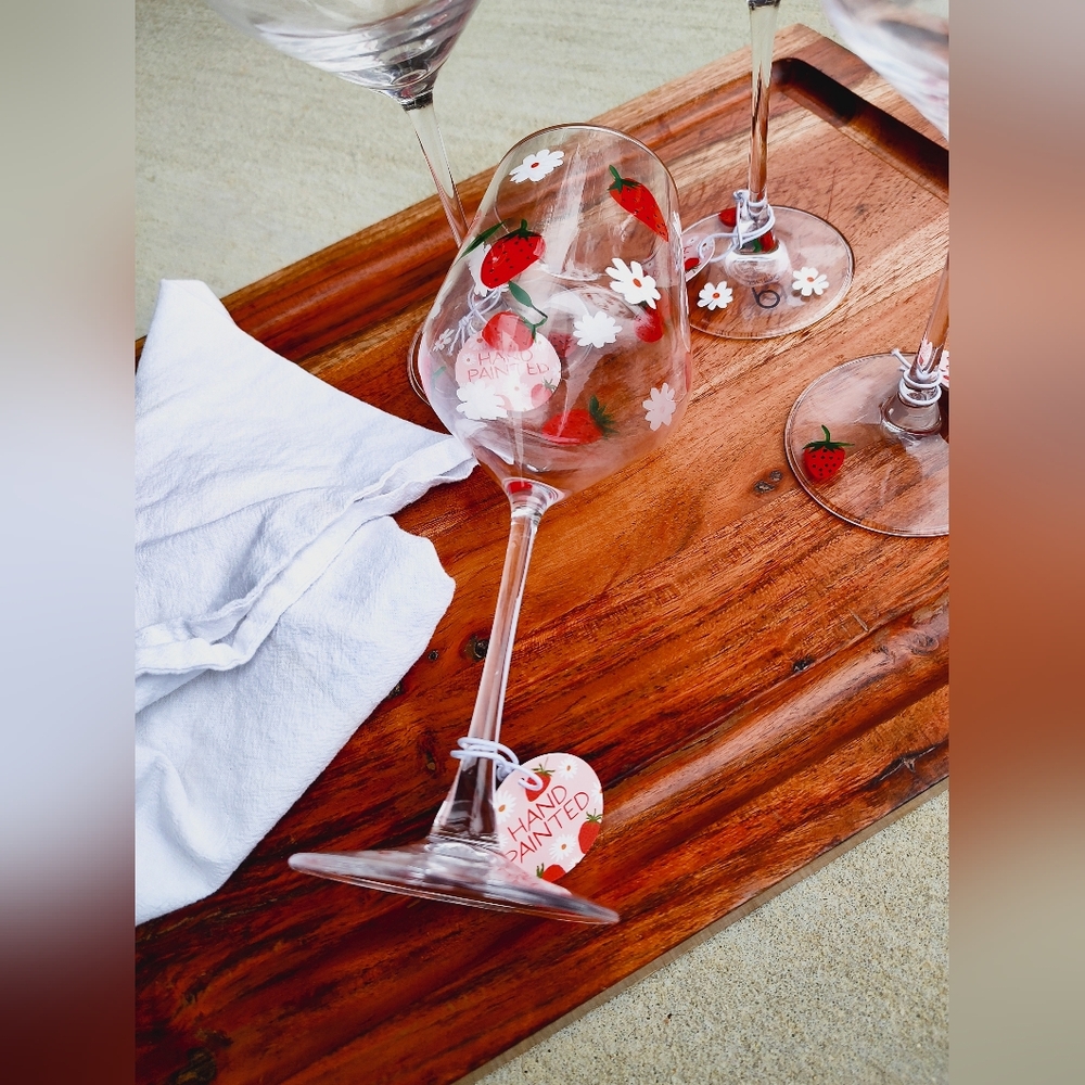 Prima Set of 4, Lg (9.5" ), 24oz Hand Painted Strawberry Wine Glass Goblets, NWT - Picture 2 of 9